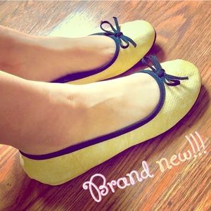 🎉Host Pick🎉Bongo Yellow/Beige & Black Trim flats